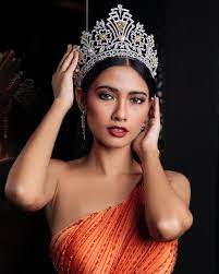 Dressed in a traditional outfit for the 'national costume' round, thuzar held a placard above her head that read pray for myanmar as she strutted the. Zar De Misses Thuzar Wint Miss Universe Myanmar 2020
