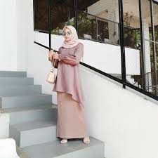 30 Model Gamis Balotelli Polos Kombinasi Terbaru 2020 Bergaya Ada banyak sekali kain yang dijadikan sebagai bahan utama untuk membuat gamis agar terasa nyaman dan indah saat dipakai. bergaya id