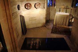 Grave Of George Vi And The Queen Mother In Saint George S Chapel Windsor Queen Mother Famous Tombstones Famous Graves
