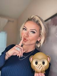 Jennifer Peer's Instagram, Twitter & Facebook