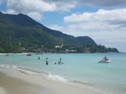Looking out to sea, mountainous silhouette island shimmers on the horizon providing a picturesque view. Berjaya Beau Vallon Bay Resort Casino Plage De Beau Vallon Beau Vallon Mahe Seychelles Avis Hotel Routard Com
