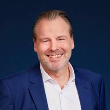 Ich freue mich sehr darüber künftig die HANNOVER Finanz Gruppe als  Geschäftsführer zu unterstützen. Gemeinsam mit Goetz Hertz-Eichenrode und  Jürgen von Wendorff gestalten wir die Zukunft der HANNOVER…