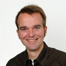 Is there any correlation found between (mainly vertical) hydraulic  redistribution, suberin at root ends and root depth?