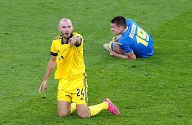 Besedin's knee hyperextended under the pressure and he can't continue. U3xdwww Ougnam