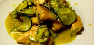 Il pollo al curry è una ricetta originale asiatica a base di curry (o masala in hindi), una eliminate la pelle e il grasso sottocutaneo che troverete. Bocconcini Di Pollo E Zucchine Al Curry Mangiamondo Com