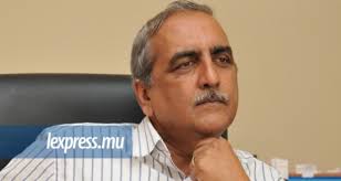 SAJ finit sa carrière dans la honte», dit Paul Bérenger