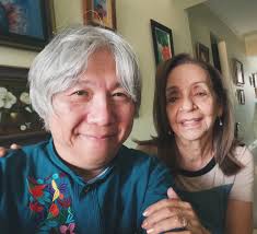 Hoy tuve el honor de visitar a doña Elsa Peña Nadal en su casa. Escuchar  por horas a esta heroína fue una bendición incalculable. Con Homero en la  memoria, va para ella