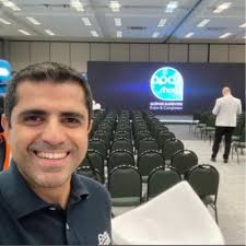 HÁ MALES QUE VÊM PARA O BEM..."