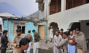 Its eastern provinces are located in the northwestern corner of the indian subcontinent. 12 Killed As India Pakistan Trade Fire In Disputed Kashmir