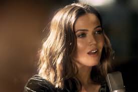 Simply mandy moore/simply mandy is an unofficial fan site and has no affiliation with mandy moore, her management, representatives, family or friends in any way. Mandy Moore Looks Back On Her Teenage Music Career In Fifteen Video Rolling Stone