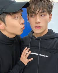 盤點圈中人評論「明登戀」句句爆笑呢位女歌手問打咗羽毛球未