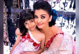 Aishwarya rai bachchan with daughter aaradhya at a studio in mumbai. Aishwarya Rai Bachchan Daughter Aaradhya Admitted To Hospital Days After Testing Covid 19 Positive