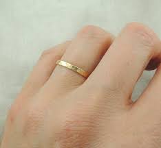 14k Yellow Gold Hammered Wedding Band 2mm Wide X 1mm Thick Point No Point Studio 4 Aliancas Casamento