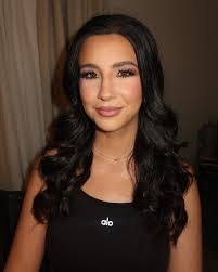 Katelyn Minton's Instagram, Twitter & Facebook