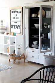 Eiche Mobel Rustikal Schwarzweiss Streichen Von Eine Alte Secondhand Vitrine Aufpeppen Auf Roombeez Seht Ihr Wie Es Geht Mo Home Decor Decor Furniture
