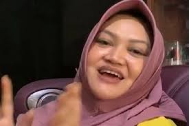 Viral 8 artis ini tersandung skandal video pqrnqподробнее. Lina Mantan Istri Sule Meninggal Akibat Dibunuh