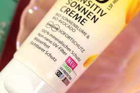 Je dicker die partikel aufgetragen werden. Korallenschutz Sonnenpflege Mit 100 Mineralischem Uv Filter Lavera Naturkosmetik