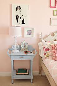 Soft Pink Walls Sherwin Williams Pink Chablis Vintage Print Linens And Quirky Art Girls Room Paint Colors Girls Room Paint Girl Room Få 35.000 endnu en pale pink color spreading paint stockvideo på 29.97 fps.