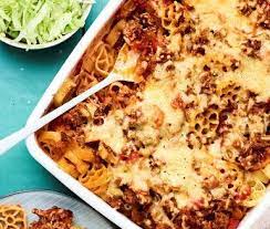Pasta tricolore blandat ned smörbönor,quorn, ananas, mango,röd lök.såsen består av grädde,chilisås, mango chutney, sambaloelek vispas ihop och slås över pastablandningen. Pastagratang Med Kottfars Recept Recept Recept Med Kottfars Middagsrecept