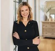 12 Real Estate Agent Headshot Tips (+Examples)
