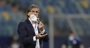 Es werden unter anderem die trainerstationen und seine stationen als spieler aufgelistet. Er0jgmnmh0s2om