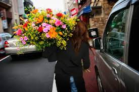 Send a bouquet & brighten someone's day. Picking Best Flower Delivery Service Through This Easy Tips Floweradvisor Usa Blog