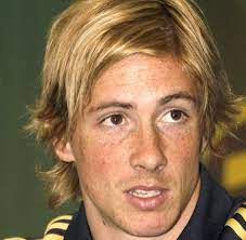 Helles gelb mit leicht grünen reflexen. Spanien Gegen Russland Fur Fernando Torres Andert Spanien Seine Taktik Welt