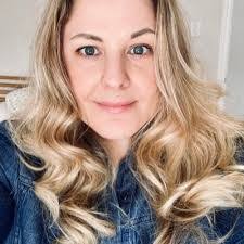 Amanda Kaczmarek's Instagram, Twitter & Facebook