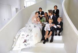 ブラッド ピットとアンジェリーナ ジョリーの結婚式の様子の写真 celebee ロイヤルウェディング ブラピ アンジー アンジェリーナジョリー