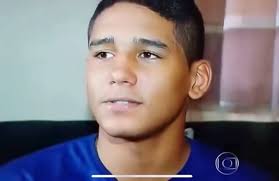 Todo dia o mesmo caminho, a mesma distância, o mesmo sonho., E no fundo, eu  já sabia: não existe fórmula., O que existe é o tempo., O trabalho diário,  a constância, o esforço silencioso., Bloco por ...