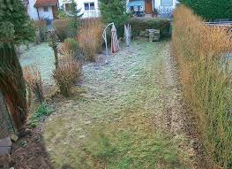 1 Garten 2 Ideen Handtuch Grundstuck Gestalten In 2020 Schmaler Garten Garten Design Plane Reihenhausgarten