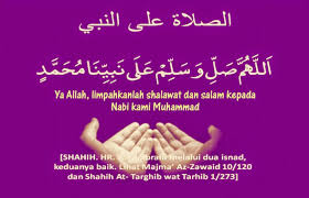 18 fadhilah sholawat yang memberi keberkahan, kemuliaan, kesejahteraan dan rahmat pada nabi muhammad saw beserta keluarga dan pengikutnya. Inilah Bacaan Shalawat Nabi Yang Benar Sesuai Sunnah