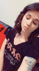 Sharon Shouse's Instagram, Twitter & Facebook