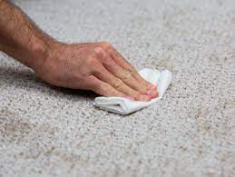 Pour une tache sur tapis de café ou thé, retirer immédiatement autant de liquide que possible en épongeant. Conseils Pour Enlever Les Taches De Cafe Sur Le Tapis Royal Nettoyage