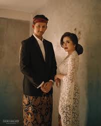 See more of pre wedding adat jawa on facebook. 10 Foto Prewed Epic Bertema Jawa Bikin Kalian Terlihat Bak Bangsawan
