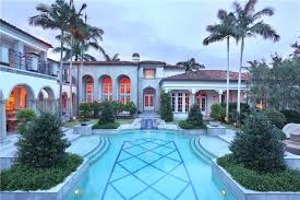 Beach Houses In Florida House Florida Palm Beach Boca Raton Florida Beach House Florida Home Home Trends