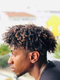 Les hommes sont rarement satisfait du résultat de leur coupe. Twist Curly Hair Homme Novocom Top