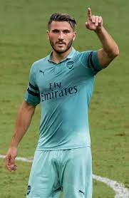 Für ihn spielt dann caligiuri auf der linken seite, meyer rückt für ihn rein in die spitze und für meyer auf die bank rutscht konoplyanka. Sead Kolasinac Wikipedia