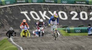 Monto en una bici rosada, sin rueditas de apoyo, muy rápido alrededor del • bmx racer#100, bicampeona olímpica y 18 veces campeona mundial! Yhgozje813 Hdm