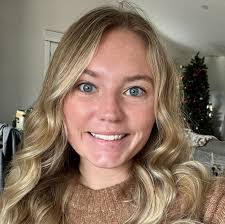 Heather Cummings's Instagram, Twitter & Facebook