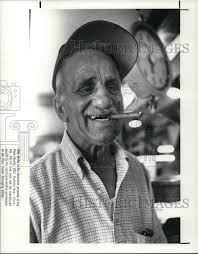 1988 Press Photo Mickey LoSchiavo at the Central Market