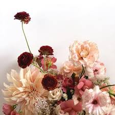 See the almanac's complete list of flower meanings and plant whether you are picking out a flower bouquet for mother's day or a wedding or planting a garden, discover the secret language of flowers! The Dainty Lion On Instagram Red Not Used Nearly Enough Pretty Flowers Wedding Flower Arrangements Flower Arrangements