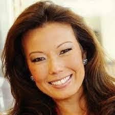 Leona Frank's Instagram, Twitter & Facebook