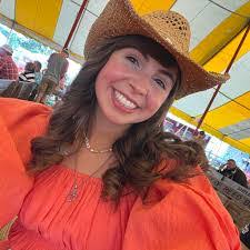 Rachel Fishburn's Instagram, Twitter & Facebook