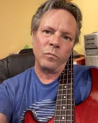 Making wacky poses with Derek Boyer's bassguitar (Suffocation bassplayer)  😁😁