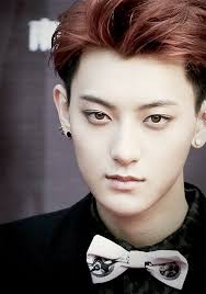 تم الإبلاغ عن الفسفرة في حوالي 30 من هذه المواقع في بروتينات تاو العادية. Pin De Maka Em Kpop Taozi Atores Gatos Exo M