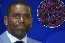 Randy Moss brought to tears by ovation at Tom Brady ceremony