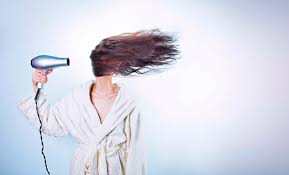 L'eccessiva produzione di sebo è la causa che rende la cute grassa e i capelli unti, oleosi e appiccicosi. Capelli Grassi Cause E Trattamenti Amico Dottore