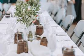 Ist es üblich, ein geschenk zur standesamtlichen hochzeit mitzubringen? Verhaltensregeln Knigge Fur Hochzeitsgaste