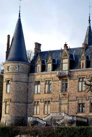 Le château de sully, de style renaissance, lieu de naissance du maréchal de mac mahon est la propriété de la famille mac mahon. Chateau De Martigny Le Comte 71 House Styles Chateau Martigny